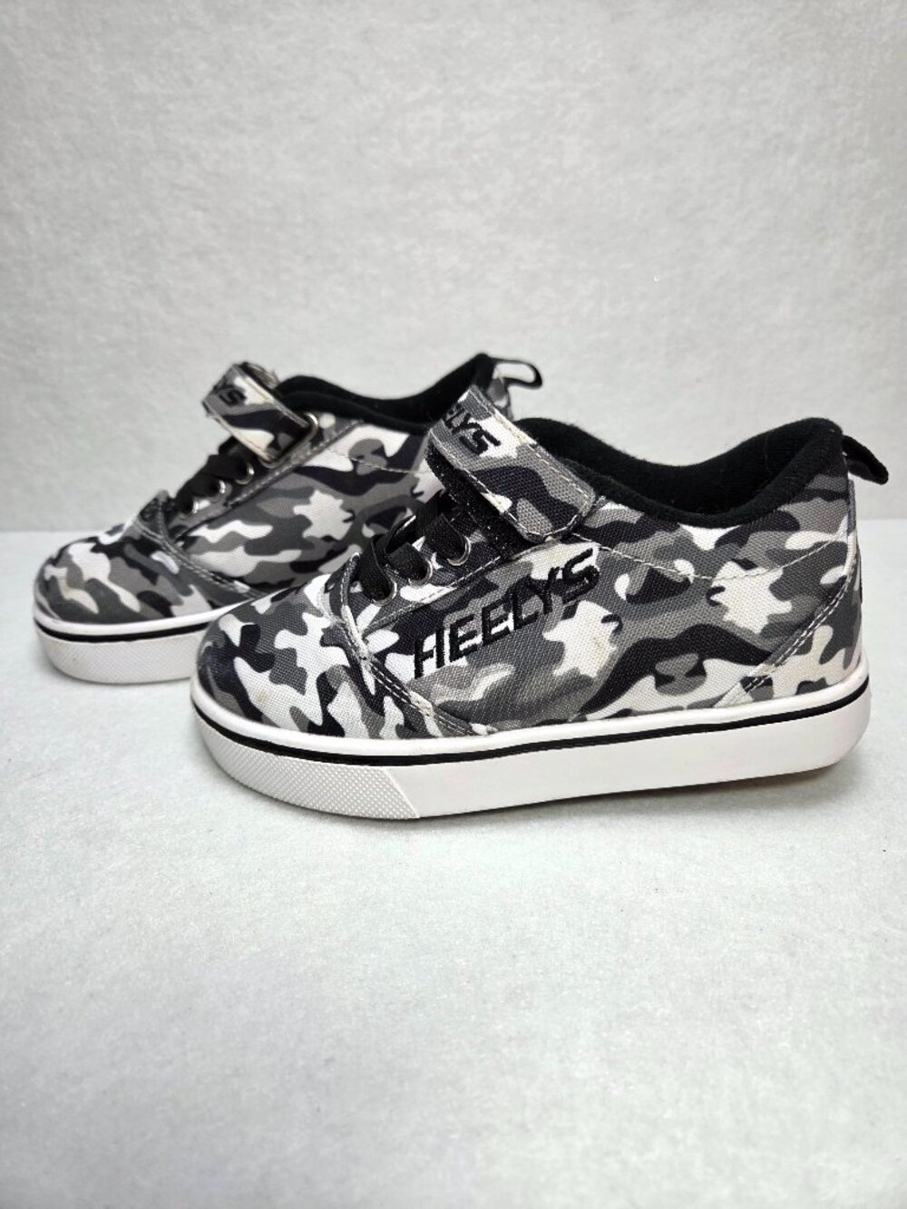 Heelys Pro 20 X2 Kids Size 12C Camo Dual Wheel Skate Shoes Black Gray White